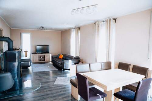 3 - Portrait-3.jpg - 