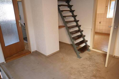 Flur OG (Treppe ins DG) - 