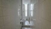 Duschbad mit Fenster - 2 Zimmer Etagenwohnung zum Kaufen in Berlin