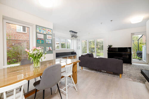 Wohn- und Essbereich - 6 Zimmer Reihenendhaus in Hamburg / Lemsahl-Mellingstedt