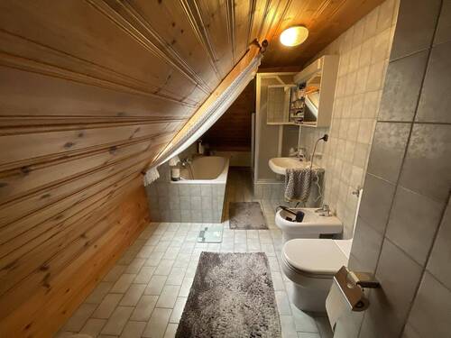 Badezimmer DG Wohnung Haupthaus - 