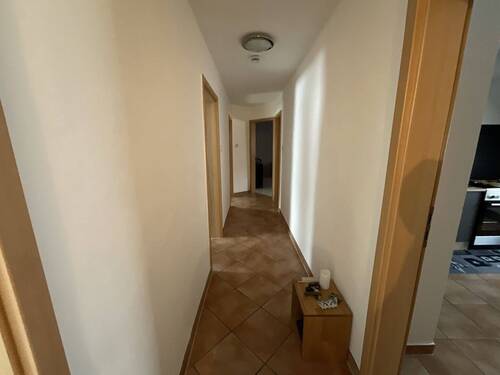Flur DG Wohnung Nebenhaus - 
