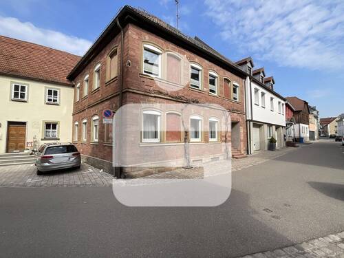 Außenansicht Sandsteinhaus - 5 Wohneinheiten im Herzen von Hammelburg!