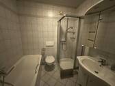 Badezimmer EG Wohnung Haupthaus - 1 Zimmer Mehrfamilienhaus, Wohnhaus in Hammelburg