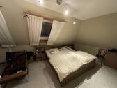 Schlafzimmer DG Wohnung Haupthaus - 