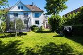 Frontansicht Haus und Garten - 