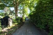 Auffahrt zur Garage und zum Haus - 