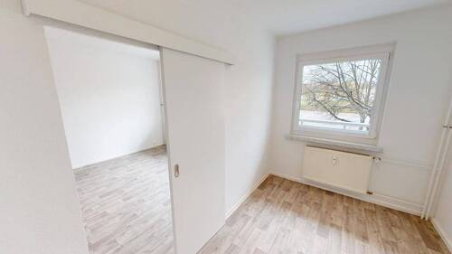 Küche mit Schiebetür - 3 Zimmer Etagenwohnung in Chemnitz