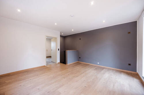 Durchgangszimmer mit Zugang zur Dachterasse - 