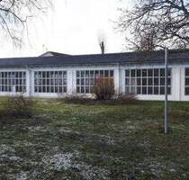 Verkaufs- oder Lagerhalle auf großem Firmenpark - Halberstadt
