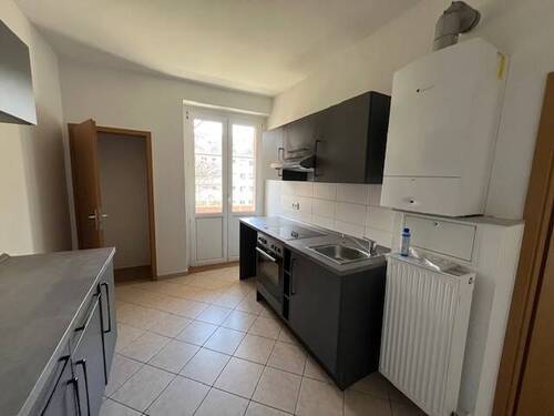 Küche mit Einbauküche - Etagenwohnung mit 73,00 m&sup2; in Zwickau zur Miete