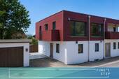 FINESTEP Immoblien - Massivholzhaus am Waldrand - Neubau mit Bergblick und Spa-Bereich