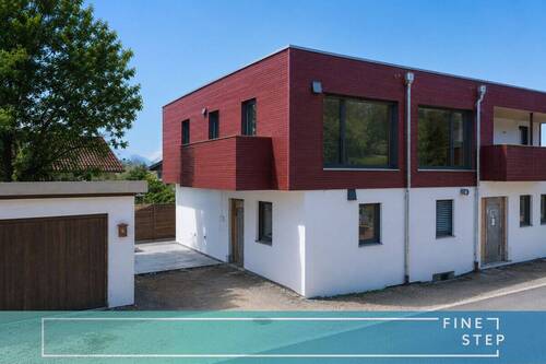 FINESTEP Immoblien - Massivholzhaus am Waldrand - Neubau mit Bergblick und Spa-Bereich