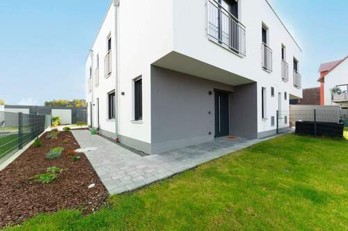 Hauseingangsbereich - 5 Zimmer Doppelhaushälfte zum Kaufen in Großhabersdorf