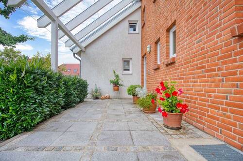 Eingangsbereich Außen - 7 Zimmer Einfamilienhaus zum Kaufen in Neubrandenburg