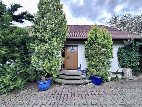 Hauseingang 2 - Einfamilienhaus mit 205,00 m² in Bannewitz / Possendorf zum Kaufen