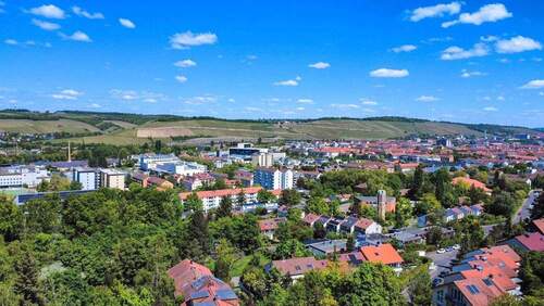 Ausblick auf die Stadt - 7 Zimmer Mehrfamilienhaus, Wohnhaus in Würzburg