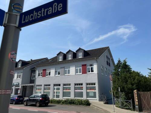 Hausansicht - 216m²-Gewerbefläche mit frequentierter Top-Lage im Nahversorgungszentrum an der B184!