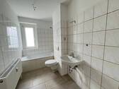 Badezimmer mit Wanne.jpg - 