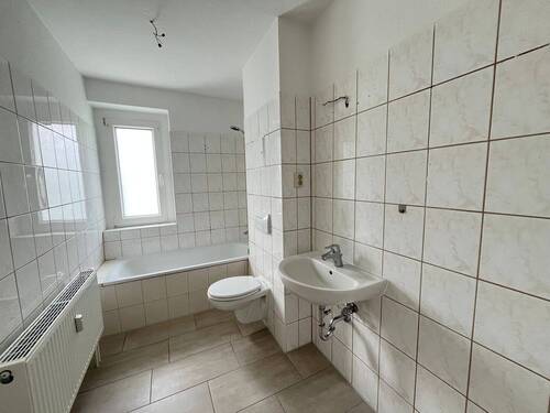 Badezimmer mit Wanne.jpg - 