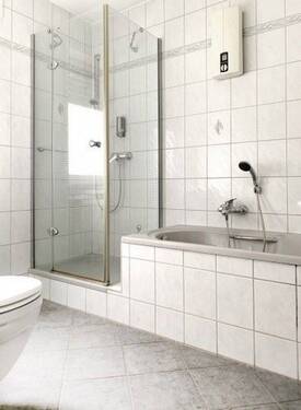 Bad mit Dusche und Wanne - 2 Zimmer Etagenwohnung in Essen