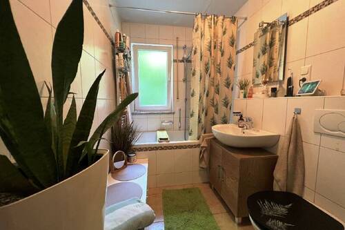 Blick in das Badezimmer - 