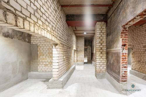 Keller mit ca. 5 m Deckenhöhe - 