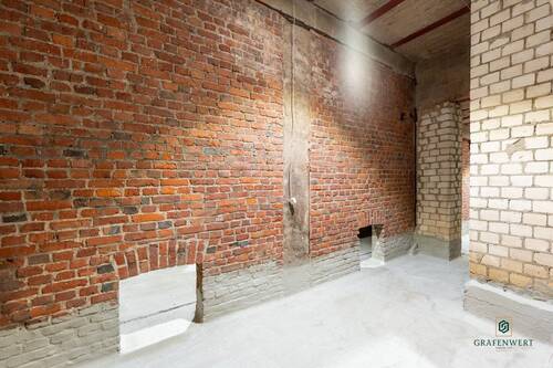 Keller mit ca. 5 m Deckenhöhe - 