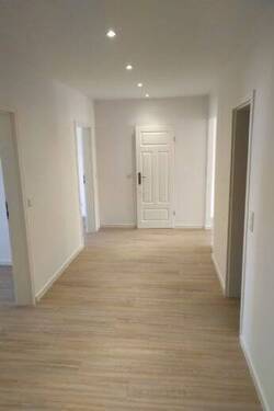 Flur - 4 Zimmer Etagenwohnung zur Miete in Dresden