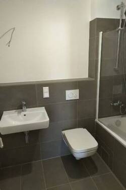 Bad mit Wanne - 