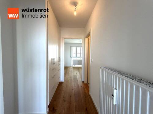 Flur mit Einbauschrank - 