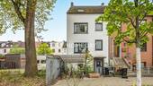 Außenansicht 3 - Viel Raum für Ideen: Charmantes Endhaus mit Garten, Balkonen und Sauna