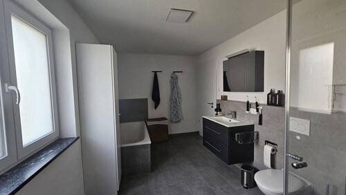 Bad - 3 Zimmer Terrassenwohnung zur Miete in Unterdietfurt
