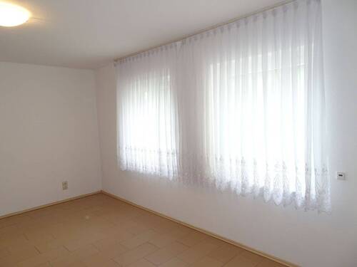 Schlafzimmer WO2 1.OG li..JPG - 