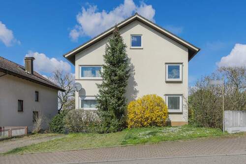 Straßenansicht 21 - Solides und gut vermietetes 3-Fam.-Haus mit zusätzlichem EFH und Getränkelager in Halbhöhenlage!