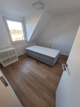 Zimmer im Dachgeschoss 01 - 