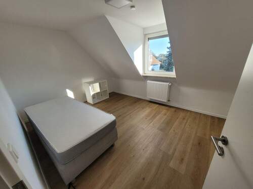 Zimmer im Dachgeschoss - 