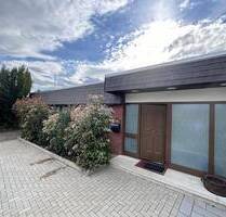 Lechenich: Bildschöner Bungalow mit großem Atrium, Sonnengarten und Großgarage - Erftstadt