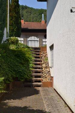 2. Zugang zum Garten - 7 Zimmer Einfamilienhaus in Ruppertsweiler