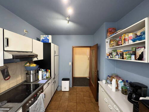 Küche mit Blick zum Flur - 