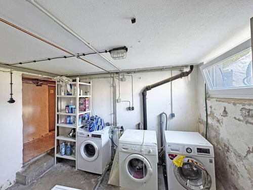 Waschraum mit Fenster - 