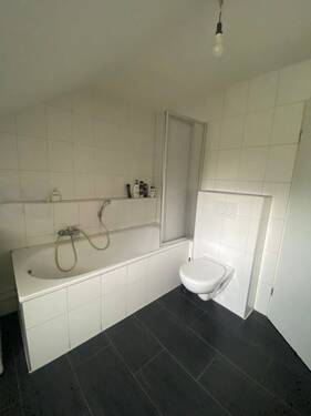 Badezimmer - 4 Zimmer Etagenwohnung in Fulda
