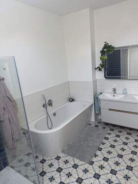 Bad oben mit Wanne - 