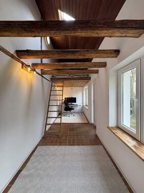 Separates Hinterhaus mit Büro - 