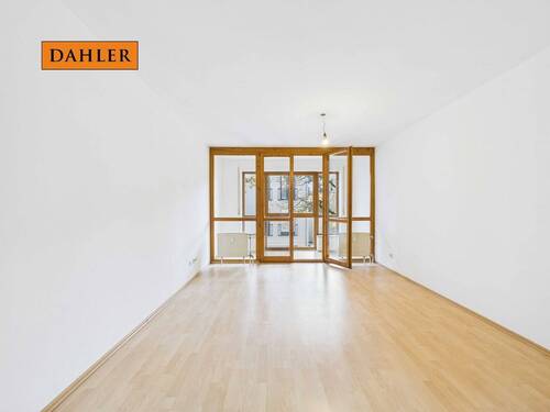 Wohnzimmer+Wintergarten 1.1 - 2 Zimmer Etagenwohnung in Augsburg