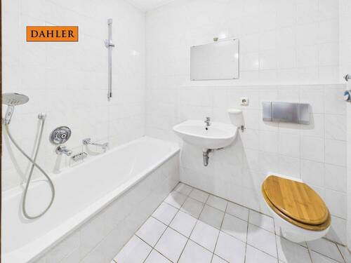 Bad - Etagenwohnung mit 46,40 m&sup2; in Augsburg zum Kaufen