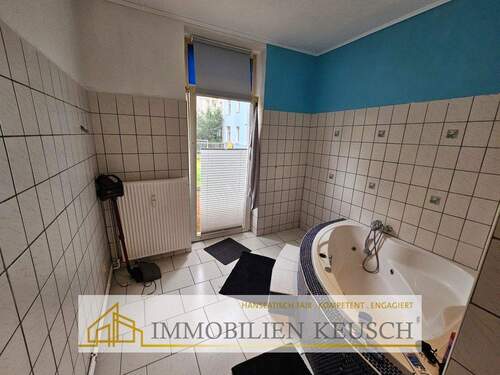 Großes Bad - Etagenwohnung mit 64,00 m&sup2; in Wilhelmshaven zum Kaufen