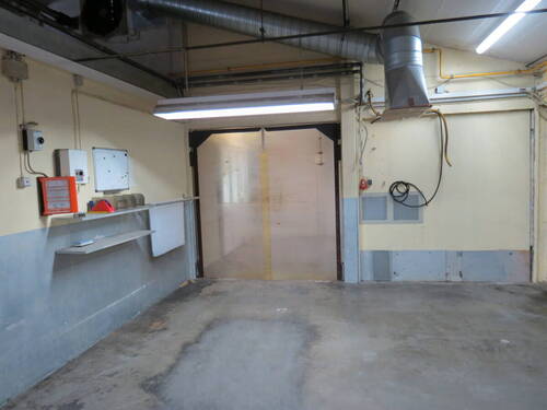Vorraum zur Laderampe und Hallen - 