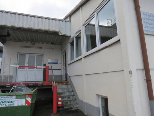 Haupteingang mit Laderampe - Halle in Crailsheim