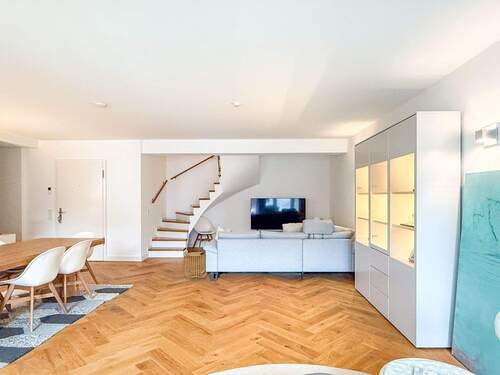 Wohnbereich und Aufgang - Etagenwohnung mit 162,00 m&sup2; in Düsseldorf zur Miete